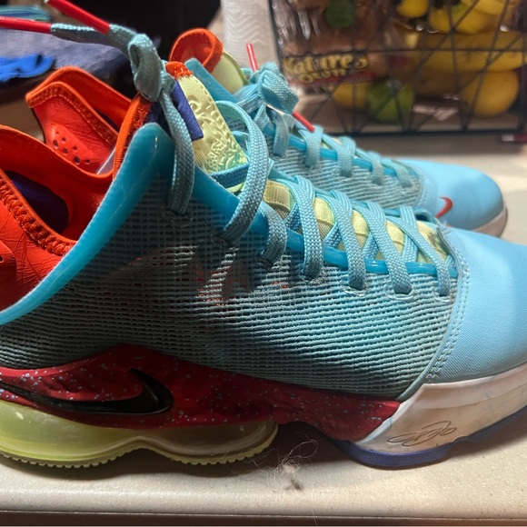 Used 1 season Men’s Size 9 LeBron 19 low - Picture 2 of 4